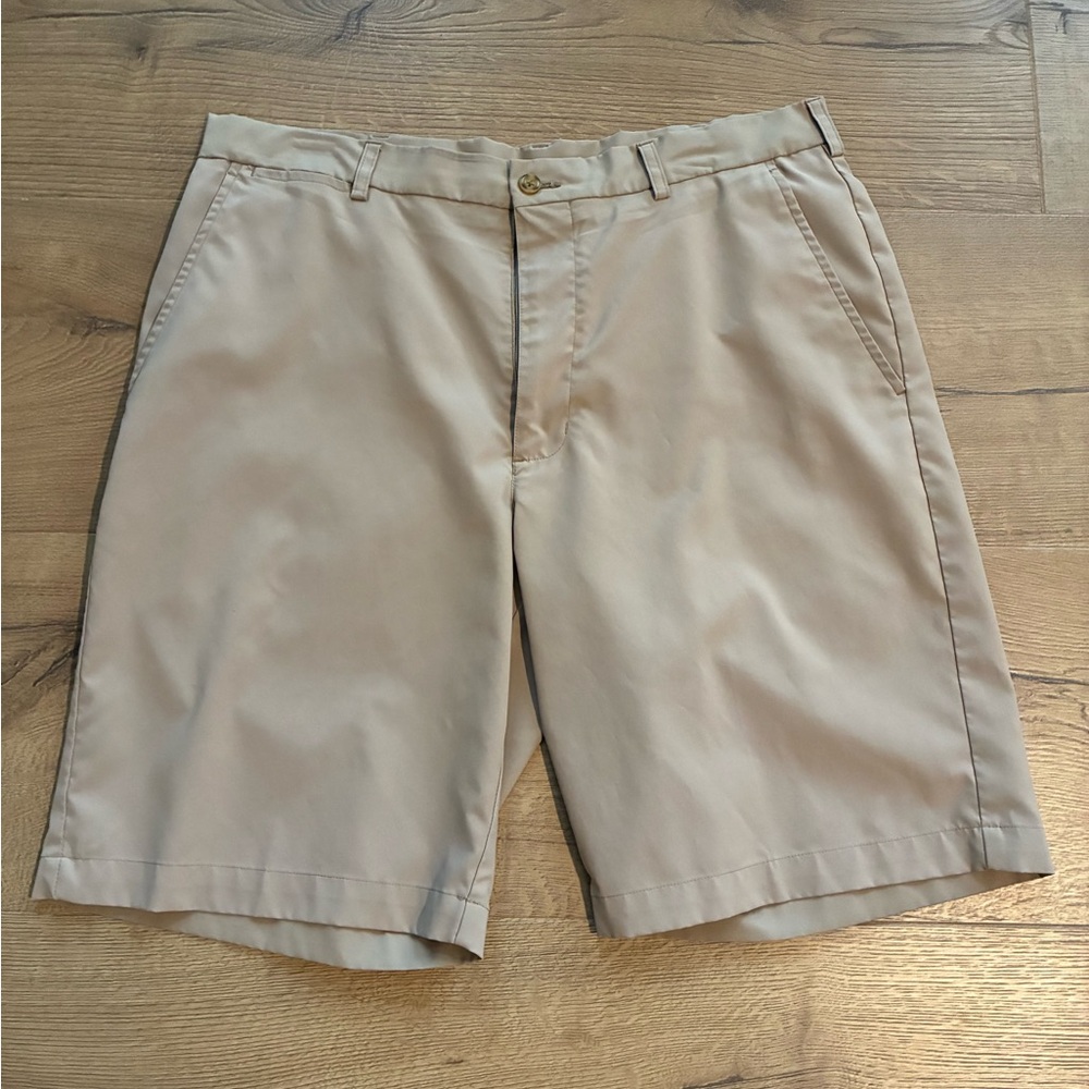 Roundtree & Yorke Men's Beige Flat Front Shorts